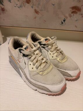 Nike Women's White and Peach Athletic Sneakers